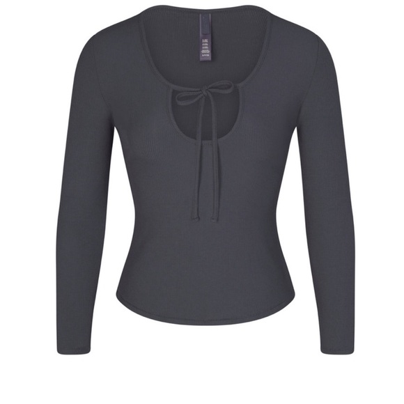 SKIMS SOFT LOUNGE TIE FRONT LONG SLEEVE TOP IN GRAPHITE size S NWT - Picture 1 of 7